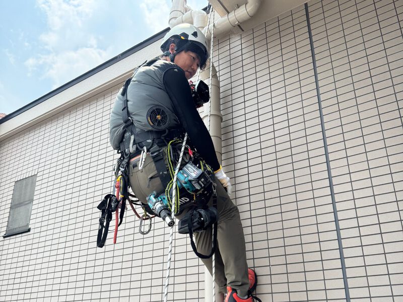 ロープアクセスによる高所作業