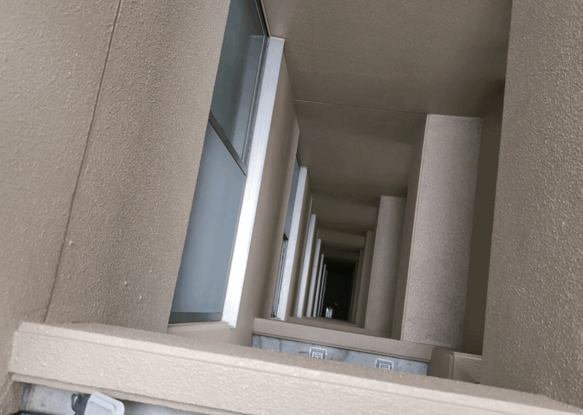 【愛知県】8階マンションのエアコン設置｜高所・狭所・暗所をロープアクセスで施工した事例