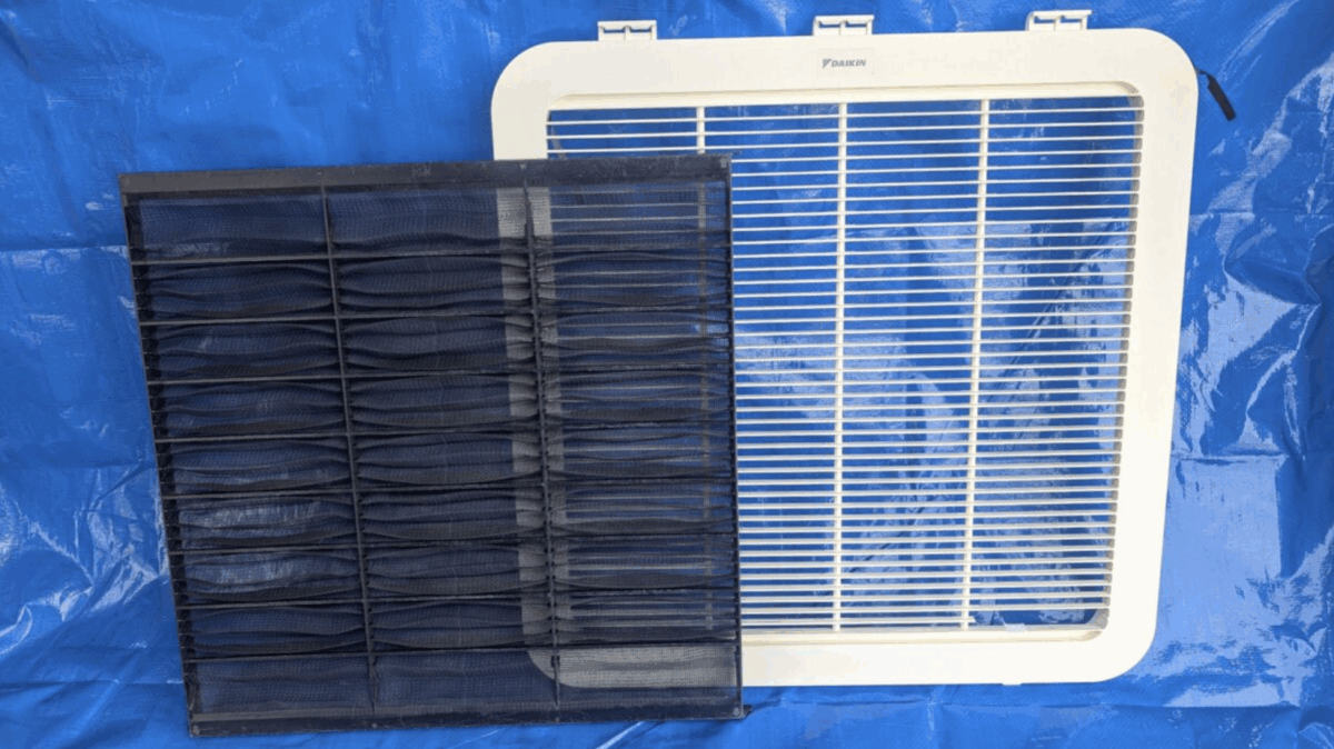 【刈谷市】天井カセットエアコンのクリーニング事例｜10年未清掃で発生した臭いを改善