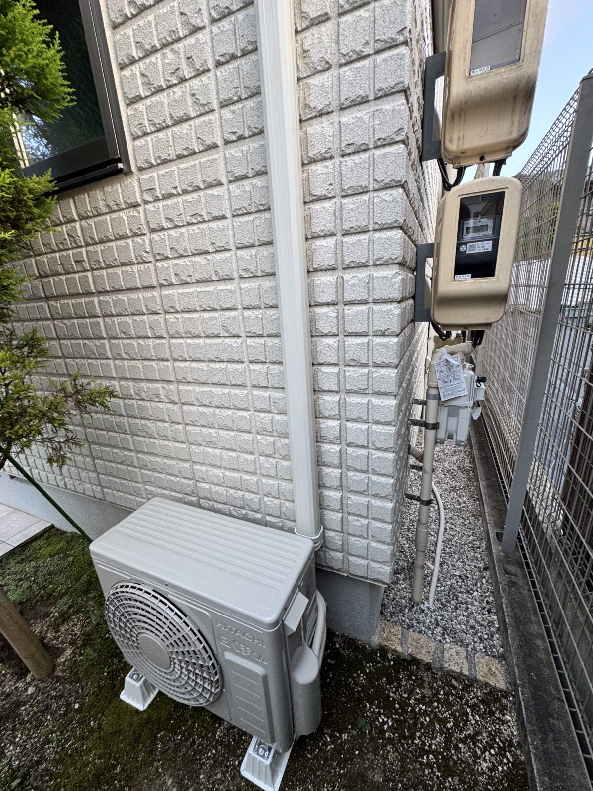 【愛知県名古屋市】狭い敷地でのエアコン設置工事を実現