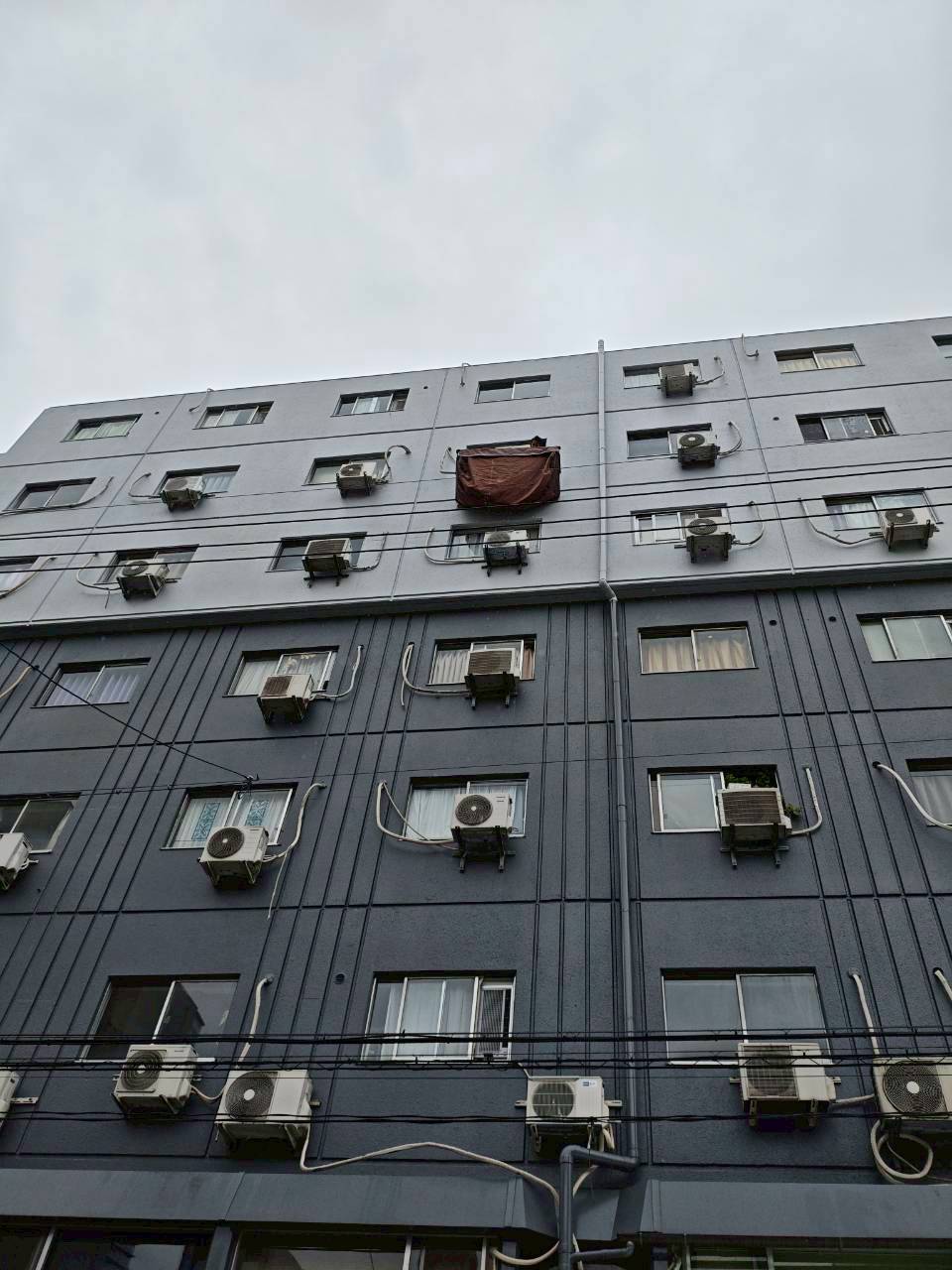 【愛知県名古屋市】足場なしのマンション7階エアコン入替工事を安全に施工